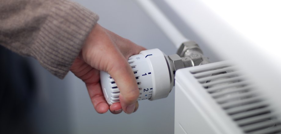 Energie sparen - Nahaufnahme Heizkörper Thermostat