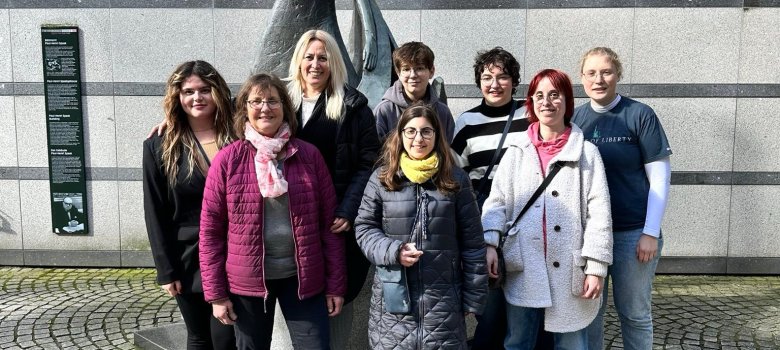 Eine Gruppe junger Menschen besuchte das EU-Parlament in Brüssel und führte in­te­r­es­sante Gespräche mit der EU-Abgeordneten Katharina Barley.