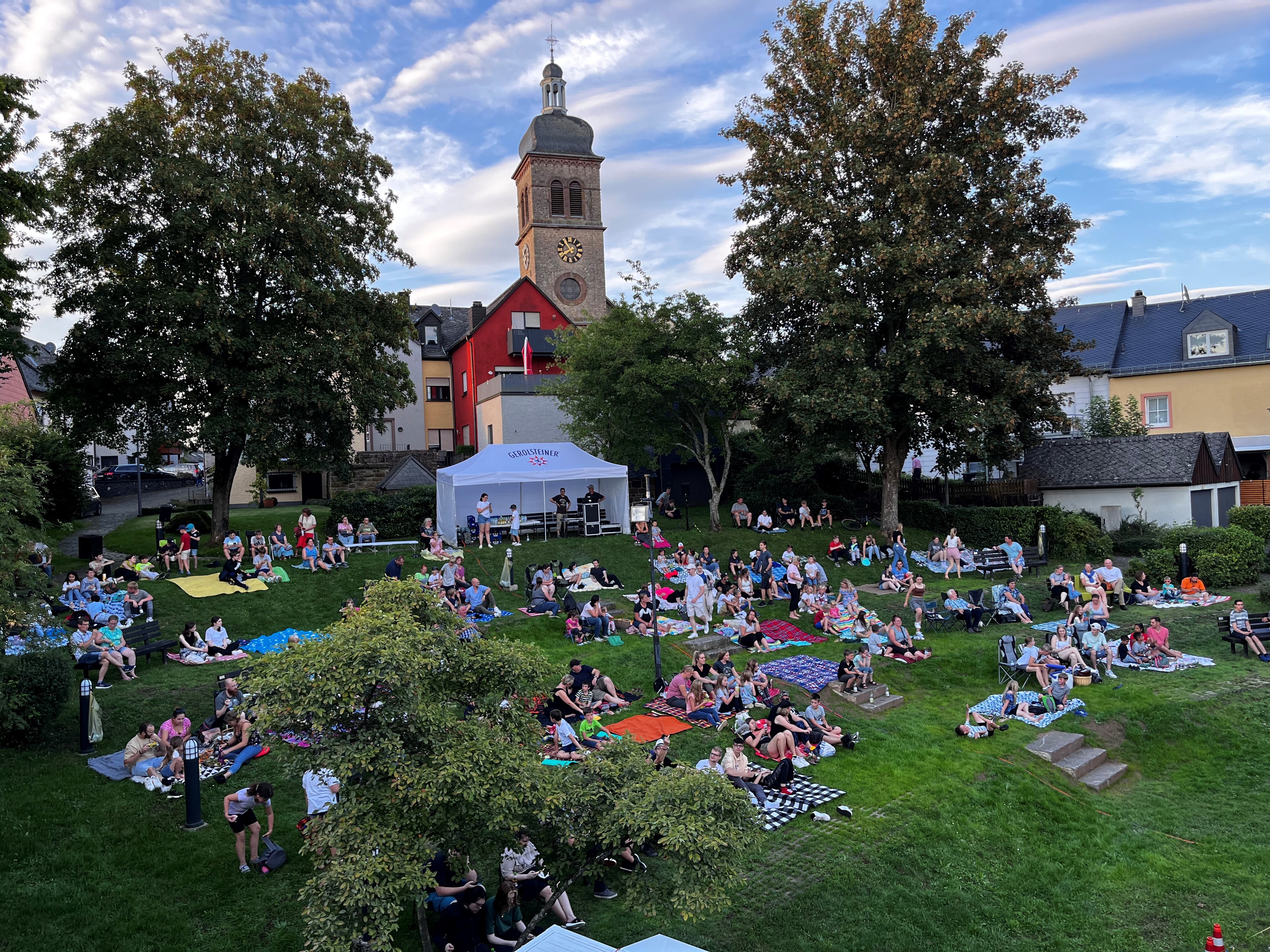 Ein weiteres Projekt, welches die Jugendvertretung Gerolstein erfolgreich realiserte, war im Jahr 2023 das Open-Air-Kino in Hillesheim.