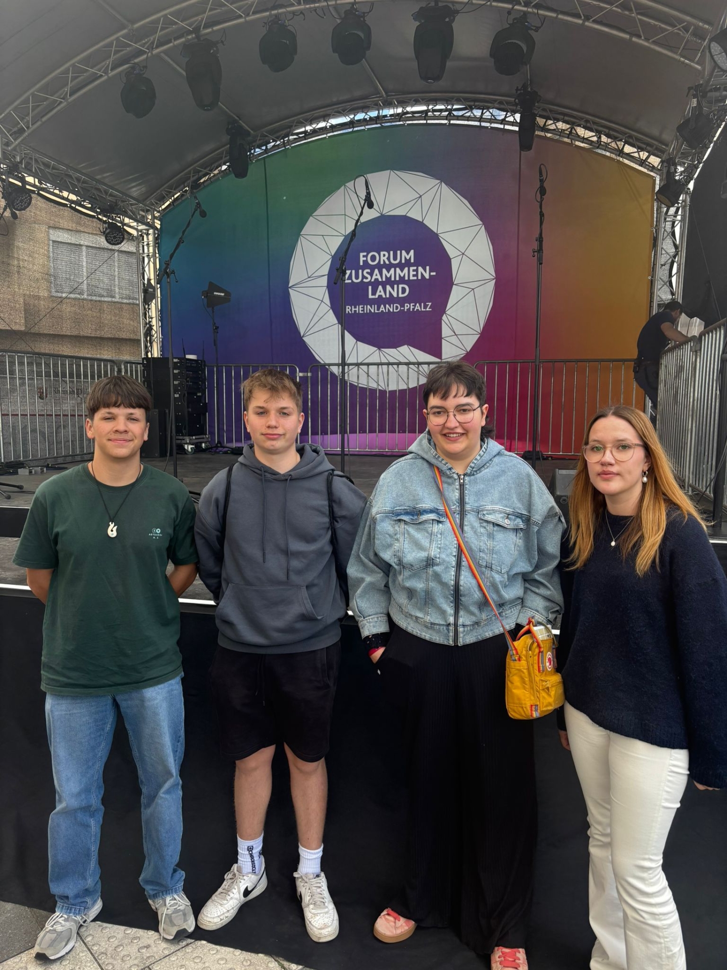 Paul Schädlich, Lasse Böffgen, Mia Flohr und Kimberly Gustävel besuchten den Rheinland-Pfalz Tag in Neusatdt an der Weinstraße.